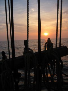 Afbeeldingen/Meezeilvakanties/zonsondergang.JPG Afbeeldingen/Meezeilvakanties/zonsondergang.JPG